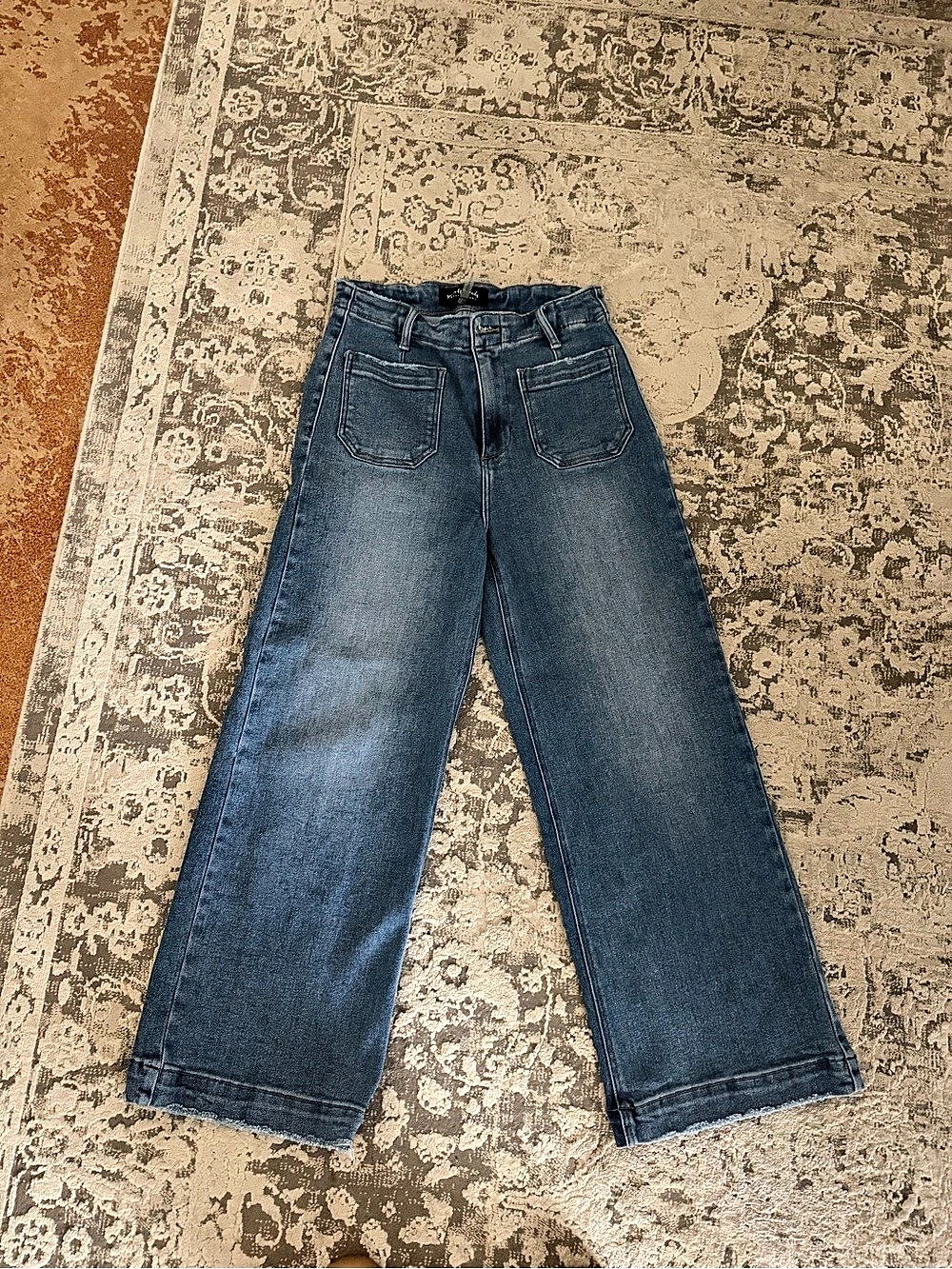 Risen patch pocket wide leg jeans